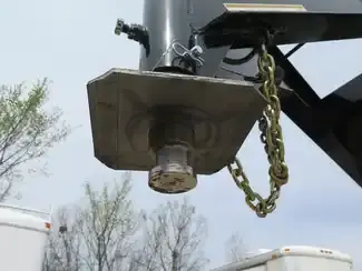Adapter attached to gooseneck trailer
