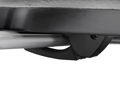 Latching system on roof cargo box